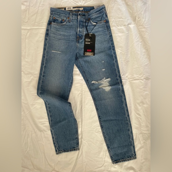 Levi’s | Wedgie Jeans | Size 24 | NWT - Picture 3 of 4